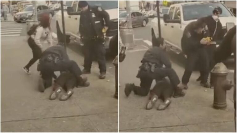 أثناء القبض على متهم.. شاهد شخص يباغت شرطي أمريكي من الخلف ويوجه له عدة لكمات سريعة