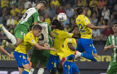 ريال بيتيس يعود بتعادل مخيب من قادش و بلد الوليد يعود إلى سكة الانتصارات #الدوري_الإسباني