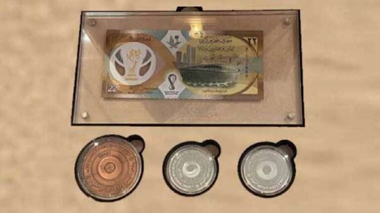 بحضور رئيس الاتحاد الدولي لكرة القدم مصرف قطر يطلق عملات تذكارية خاصة بكأس العالم