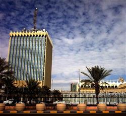 الإعلام توقف برنامج بين الشوطين