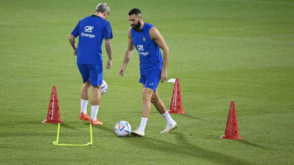 عاجل.. كريم بنزيما يغادر تدريبات المنتخب الفرنسي مصابا!