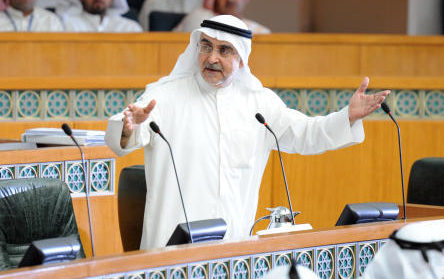 أحمد لاري: لدينا تجربة عندما كنت عضواً في المجلس البلدي من خلال مشاريع الأسواق والمسالخ وغيرها حيث أثبتت نجاحها واستفادت منها الكويت.. وأعتقد أن قانون ال “BOT” يحتاج إلى مراجعة لأن الاستثمار الداخلي ناجح جداً