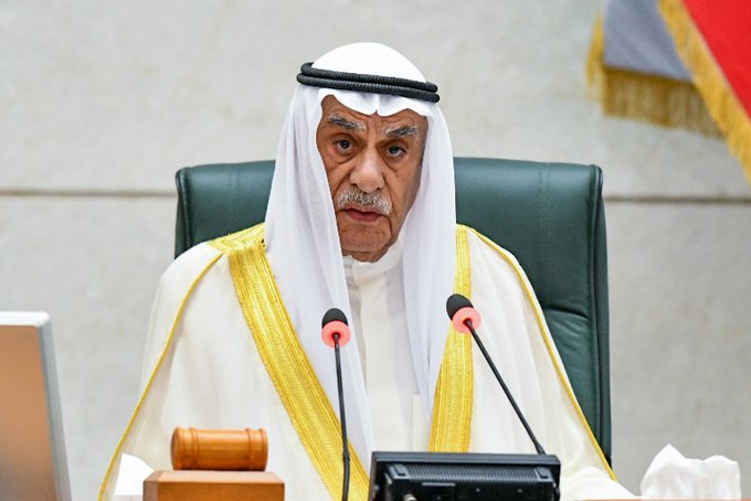 أحمد السعدون: طبقًا للمادة 91 لا يجوز للنائب قبل القسم أداء دوره وبالتالي لن أسمح بالحديث عن موضوع جلسة 16/10 والطلب المقدم في هذا الشأن.. انتهى الموضوع  #مجلس_الامه