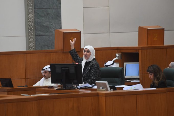 أماني بوقماز : أؤكد مجدداً أنني التزمتُ بكافة القوانين والنظم المعمول بها ولم أتجاوز.. وما ورد بالاستجواب كان قبل أن أتولى العمل الوزاري