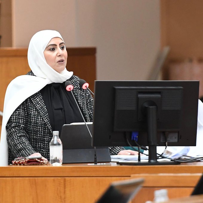 وزيرة الأشغال: تمديد عقد مشروع المطار تم بعد موافقة جميع الجهات المختصة