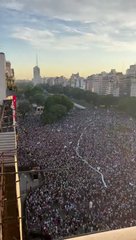 مئات الألاف يحتفلون ببلوغ نهائي كأس العالم.. في بوينس آيرس
