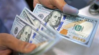 الدولار يتراجع مع تحسن شهية المخاطرة