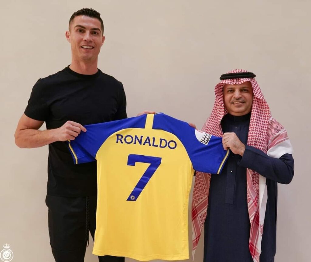 شاهد.. النصر السعودي يعلن رسميا توقيع النادي مع النجم البرتغالي كريستيانو رونالدو #كريستيانو_رونالدو