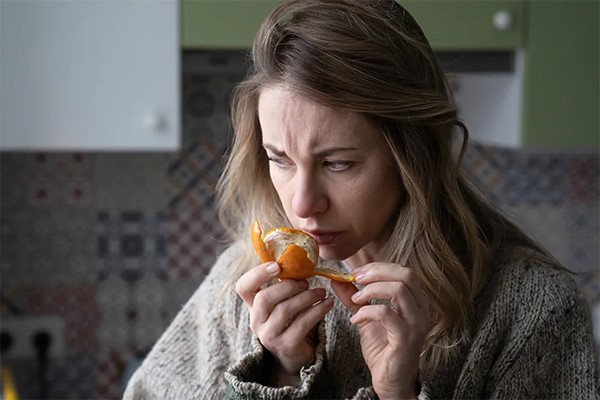 لهذا السبب لا يستعيد بعض الأشخاص حاسة الشم بعد كورونا