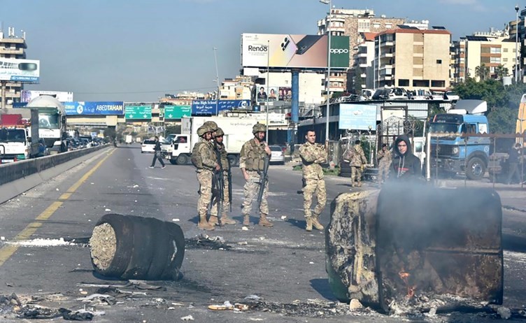 حرب بيانات في لبنان والازمة تتصاعد