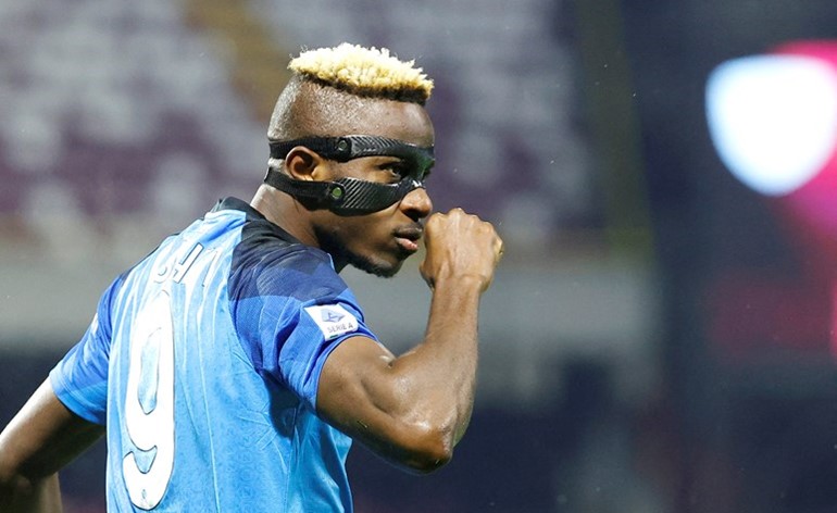 نابولي يعود سريعاً ويدخل تاريخ «الكالتشيو»