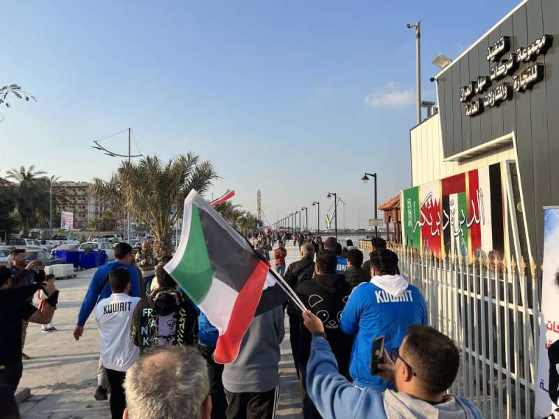 شاهد… قبيل مباراة قطر جماهير الأزرق تتألق