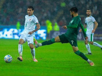 العراق يهزم السعودية ويشعل الصراع في المجموعة الأولى