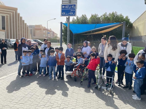 براعم الملكية البريطانية لذوي الاحتياجات الخاصة احتفلوا برفع العلم