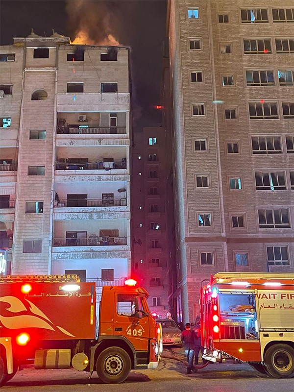 فرق الإطفاء سيطرت على حريق عمارة في الفروانية