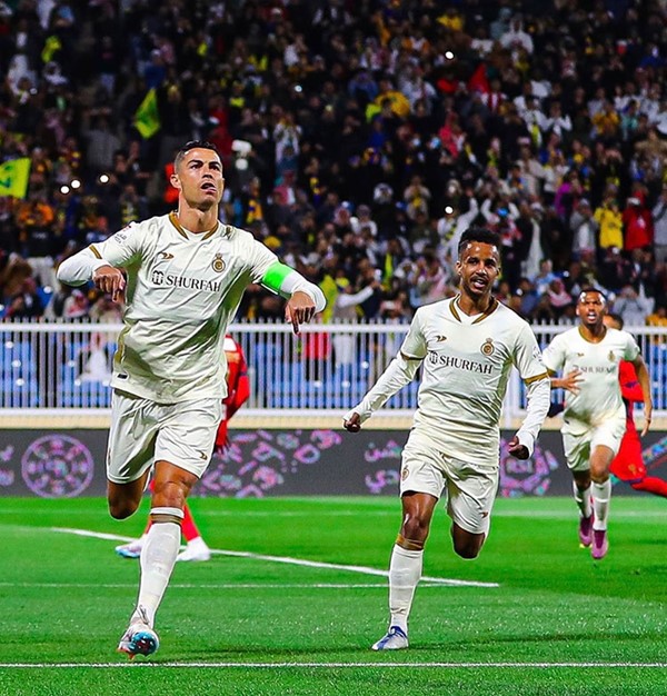 رونالدو يعيد النصر إلى القمة