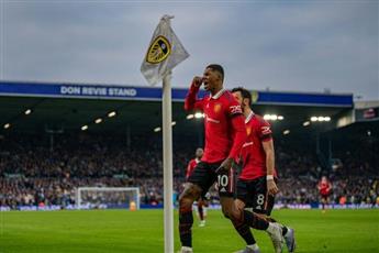 مان يونايتد يهزم ليدز بثنائية ويرتقي مؤقتًا للوصافة