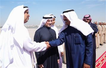 رئيس الوزراء لدى وصوله للإمارات: ماضون قدما في خطوات التحول الرقمي وجذب الاستثمارات الخارجية