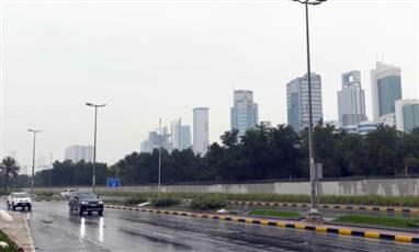 طقس دافئ وغائم نهارًا مائل للبرودة ليلًا.. فرصة لأمطار متفرقة رعدية أحيانًا