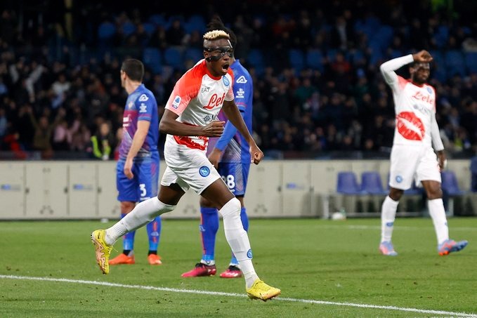 قطار #نابولي يواصل المسير نحو لقب #الكالتشيو بثلاثية على #كريمونيزي