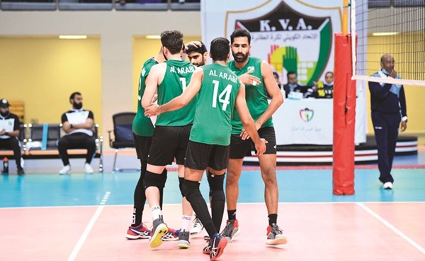 «الأخضر» و «الأبيض» في «ذهبي الطائرة»