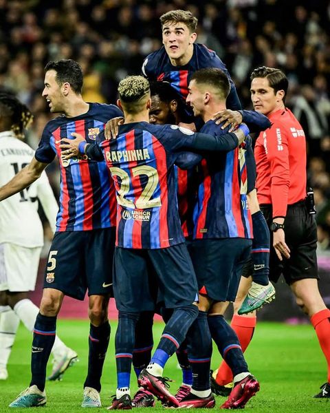 #برشلونـة يحقق الفوز على #ريال_مدريد في السنتياغو برنابيو  #ريال_مدريد_برشلونه