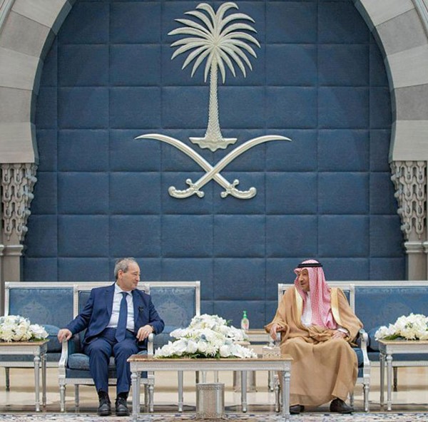 وزير الخارجية السوري في جدة تلبيةً لدعوة من نظيره السعودي