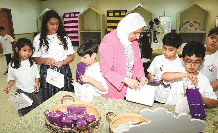 «أسباير زون» وزّع العيادي على العاملين بجمعية ومستوصف مشرف