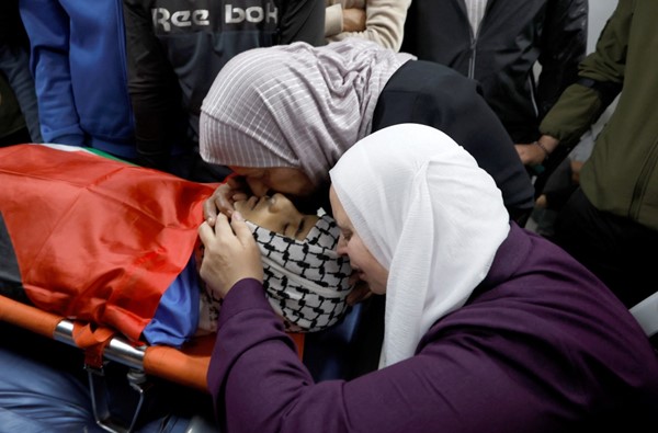 القوات الإسرائيلية تقتل فتى فلسطينياً وتعتقل آخرين في اشتباك بالضفة المحتلة