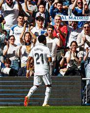 ريال مدريد يصعق بلد الوليد بسداسية مبقياً على فارق النقاط الـ12 مع البارسا