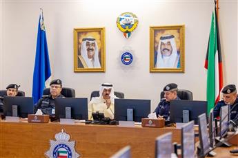 سمو رئيس الوزراء تفقد مركز قيادة الأزمات والكوارث بوزارة الداخلية وغرفة الحوادث الكبرى بـ(الإطفاء) #امطار_الكويت