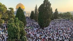 أكثر من 100 ألف يؤدون صلاة #عيد_الفطر في المسجد الأقصى المبارك  #عيدكم_مبارك #كل_عام_وانتم_بخير