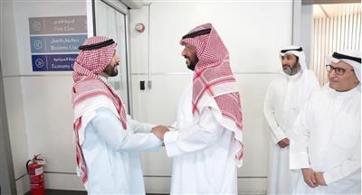 وزير الداخلية ووزير الدفاع بالوكالة الشيخ طلال الخالد استقبل (25) مواطنا كويتيا قادمين من مطار جدة في إطار الخطة الطارئة لإجلاء المواطنين من السودان