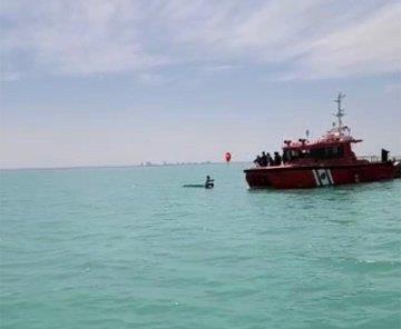 إنقاذ شخصين بعد غرق دراجتهما المائية بالقرب من جزيرة عوهة