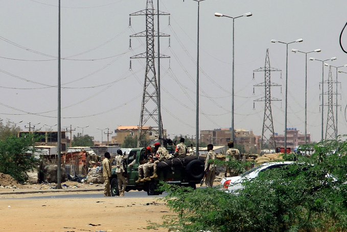 #السودان: #قوات_الدعم_السريع تعلن السيطرة على #القصر_الرئاسي ومنزل البرهان و #مطار_الخرطوم.. و #الجيش_السوداني ينفي