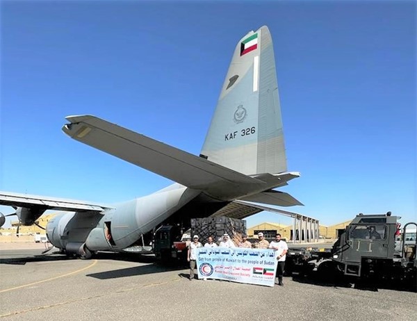 إقلاع الطائرة الثانية من الجسر الجوي الكويتي لإغاثة السودان بحمولة 10 أطنان من المواد الطبية