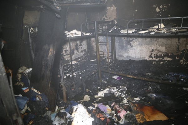 حريق عماره يسفر عن إصابة شخص في منطقة الفروانية