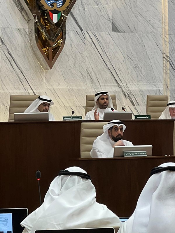الرسوم على مظلات السيارات نافذة