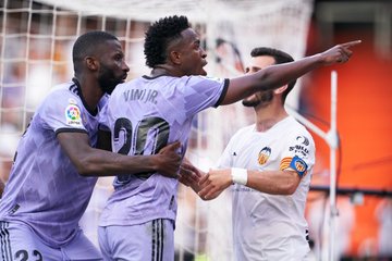 في مباراة مثيرة الأحداث.. #ريال_مدريد يسقط أمام #فالنسيا ويخسر المركز الثاني