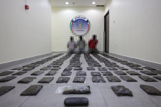 إحباط عملية تهريب نحو 120 كغم من مادة الحشيش وكغم أفيون عن طريق البحر