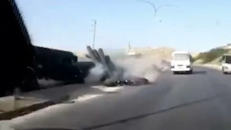 فيديو مروع.. لحظة وقوع حادث سير بالأردن ومصرع وإصابة 21 شخصاً
