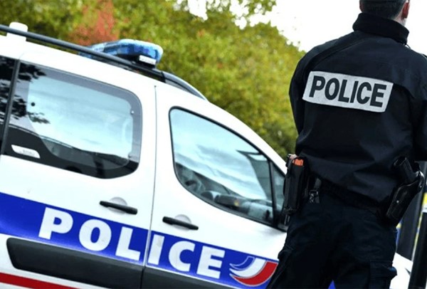 طالب لجوء سوري ينفذ هجوماً بسكين في الألب الفرنسية