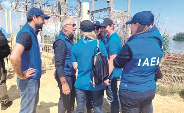 مدير «الوكالة الذرية» متفقداً «زابوريجيا»: وضع المحطة النووية «خطير» لكنه مستقر