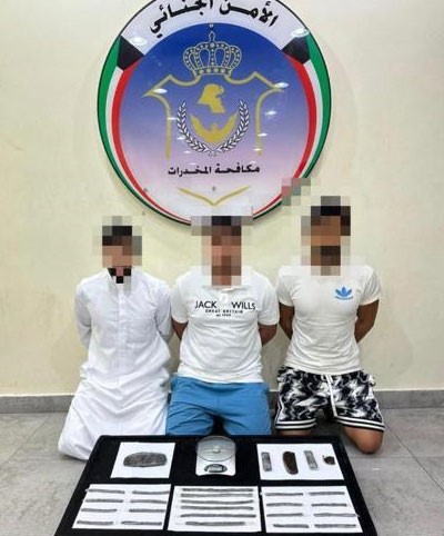 ضبط 5 أشخاص ب 2 كيلو حشيش وشبو و30 حبة و3 أسلحة نارية وذخيرة بكميات كبيرة