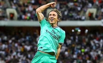 ريال مدريد يجدد عقد مودريتش
