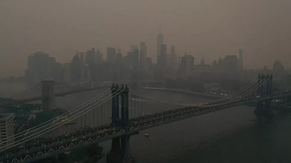 التغير المناخي: تحذيرات لعشرت الملايين من تلوث الهواء في أنحاء أمريكا الشمالية جراء حرائق الغابات في كندا