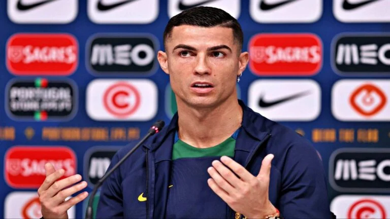 شاهد كيف أجاب رونالدو على سؤال صحفي بشأن اللاعب الذي يريده معه في النصر ؟