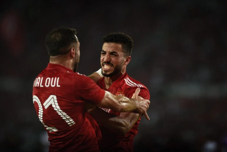 بعد تألقه اللافت.. الهلال يسعى لضم مدافع الأهلي المصري