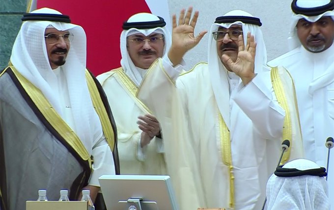 سمو نائب الأمير وولي العهد الشيخ مشعل الأحمد يغادر مبنى مجلس الأمة بعد أن افتتح دور الانعقاد العادي الأول للفصل التشريعي السابع عشر لمجلس الأمة