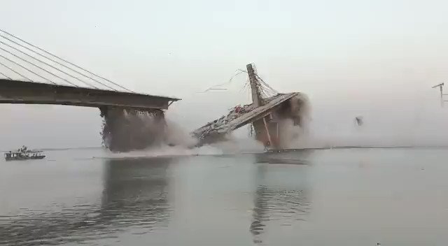 بعد حادث القطار.. سقوط كارثي لجسر في ولاية هندية